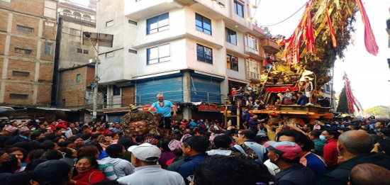 कीर्तिपुरका महिलाले ताने रातो मच्छिन्द्रनाथको रथ